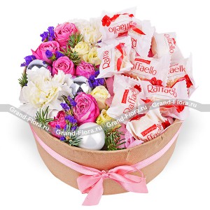 Загадай желание - коробка с цветами и раффаэлло