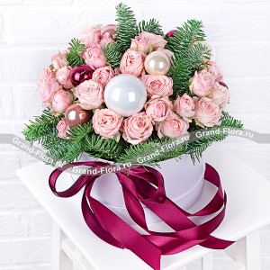 Северное сияние - коробка с кустовыми розами и шарами